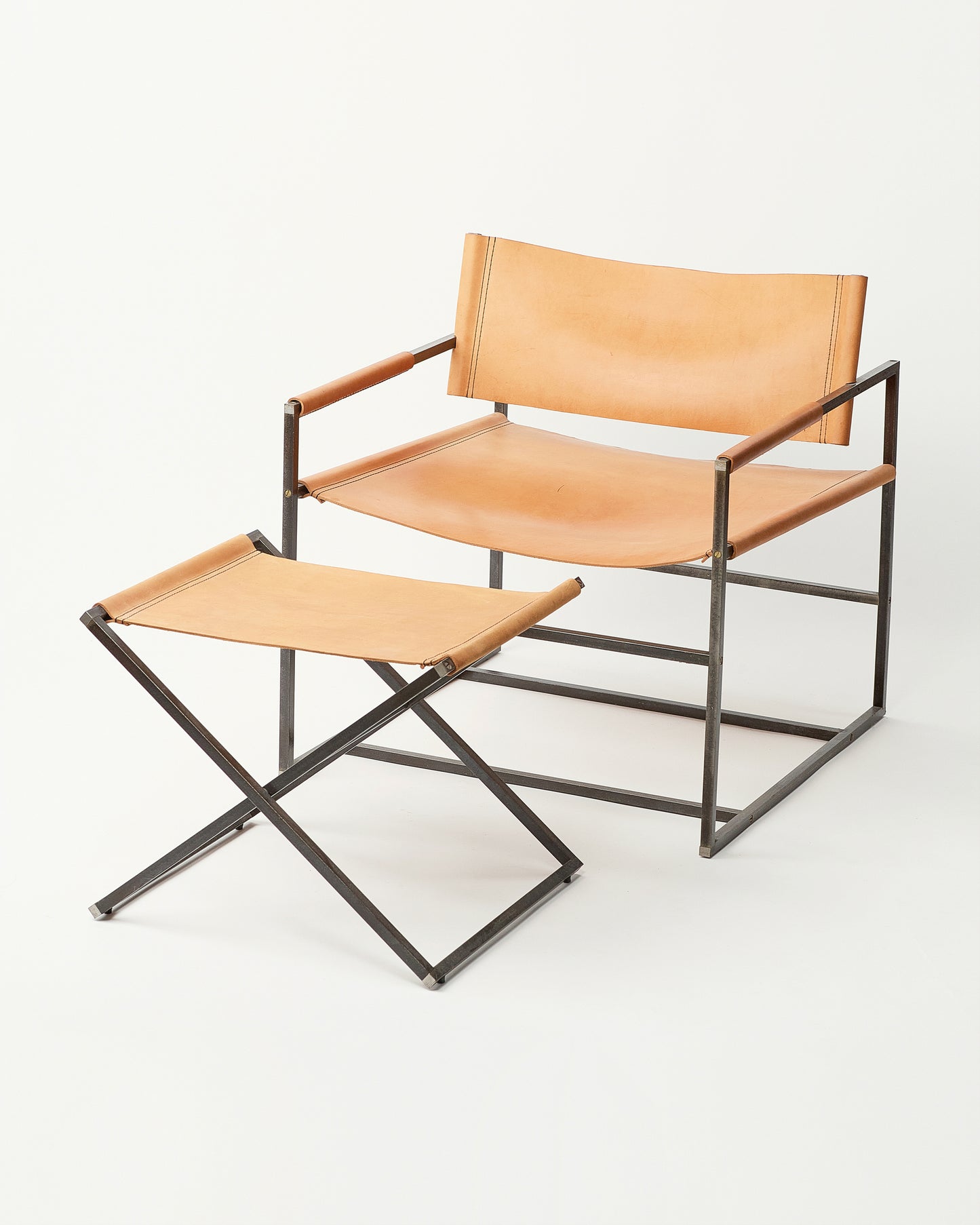 Artistic Elegance: The Angel Pazmino Leather Masterpiece with Mini Journal Chair
